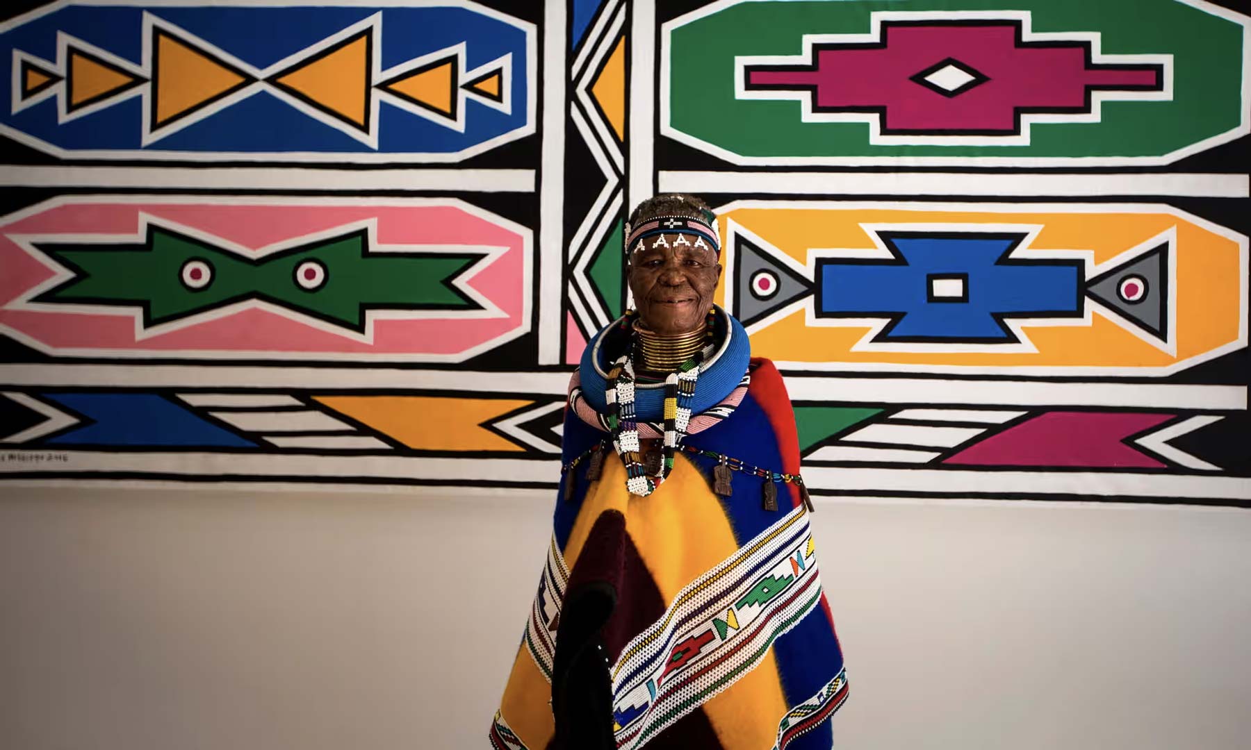 Esther Mahlangu: A arte vibrante da tradição Ndebele